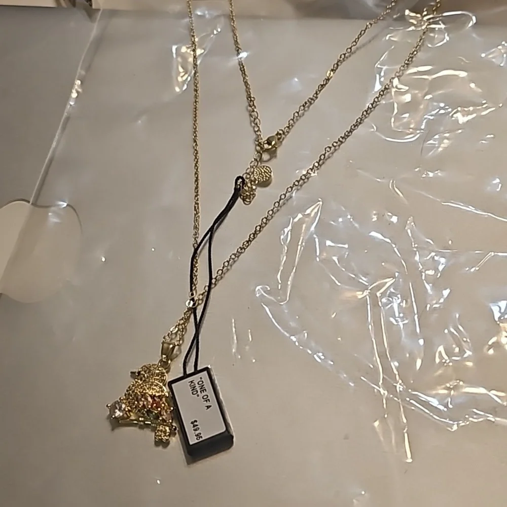 FIFTH AVENUE One of Kind Necklace - Picture 2 of 3